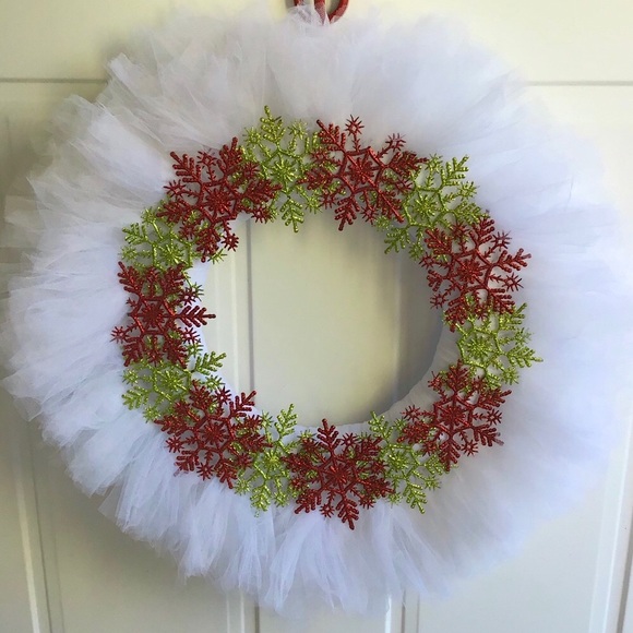 White Ethereal Tulle Glistening Snowflake Christmas Wreath - Picture 3 of 5
